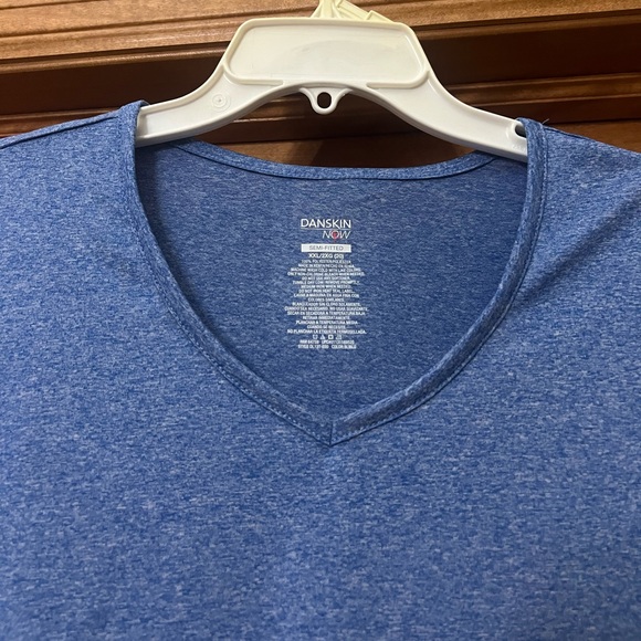 Danskin Now Semi Fitted V Neck Athletic Workout Shirt Size XXL Blue/Purple NWT - Picture 2 of 9